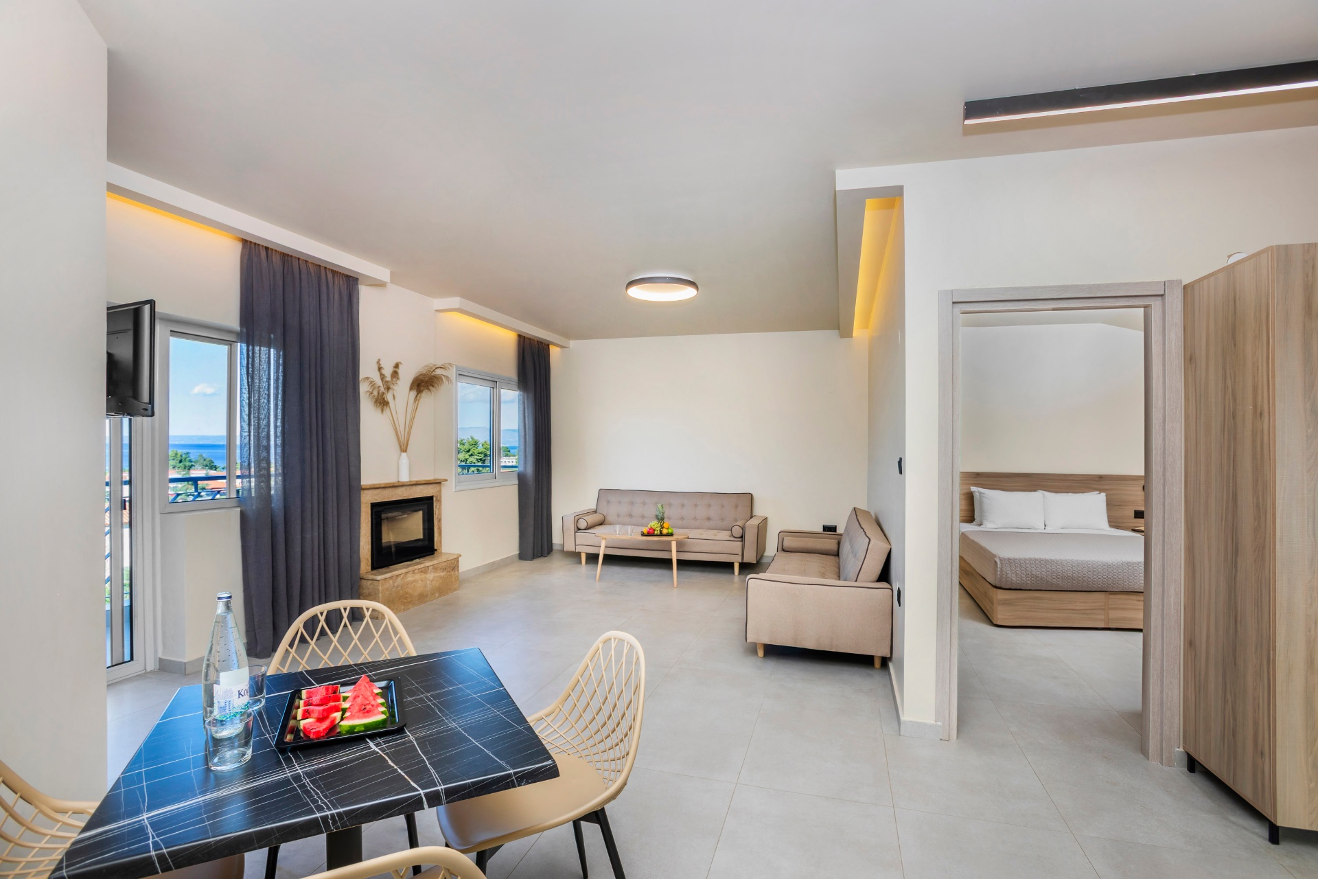 Open-plan apartment with bedroom in the back