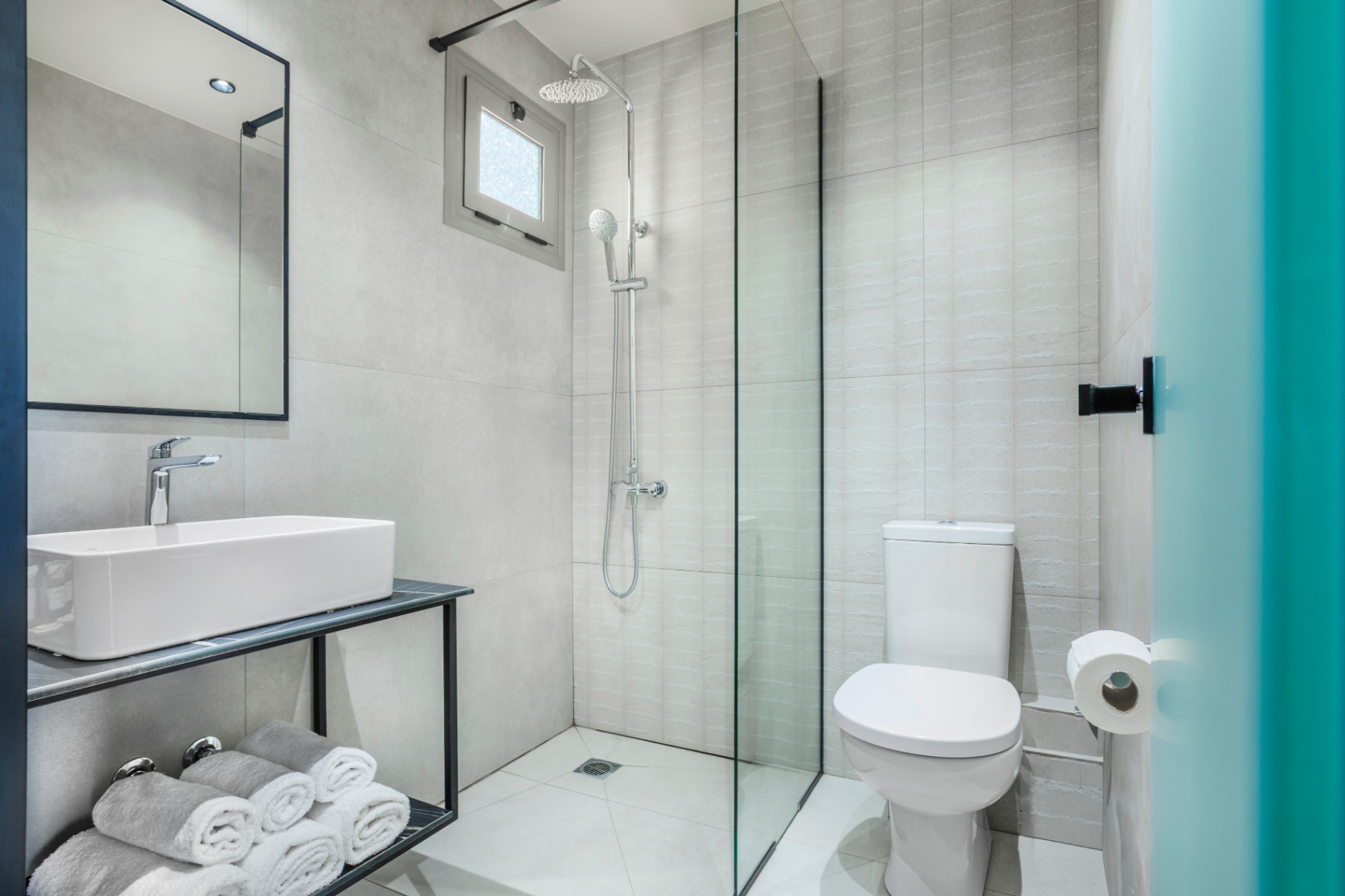 En-suite bathroom with walk-in shower