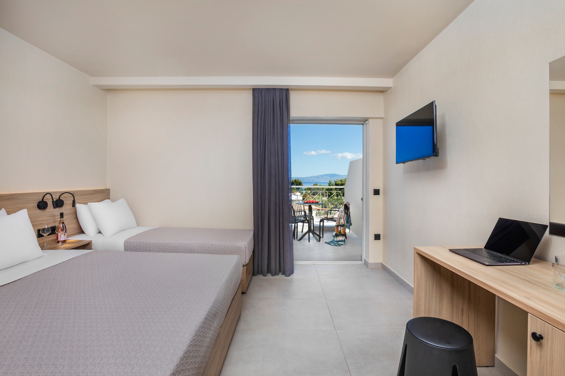 Deluxe room with double and single bed opening to terrace